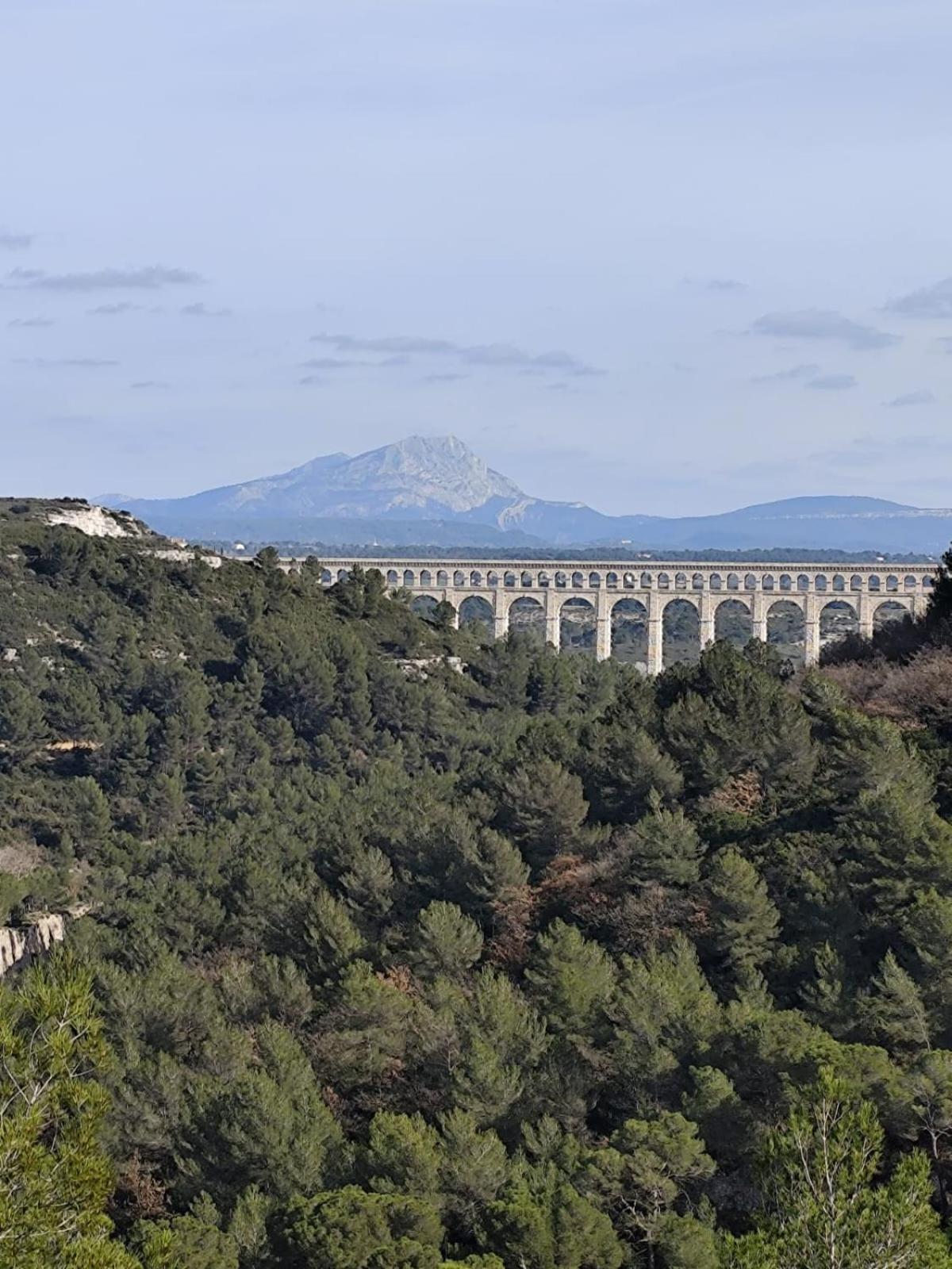 Le Mas Des Roches A Velaux Exteriér fotografie
